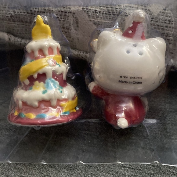 NWT Hello Kitty - Picture 2 of 5